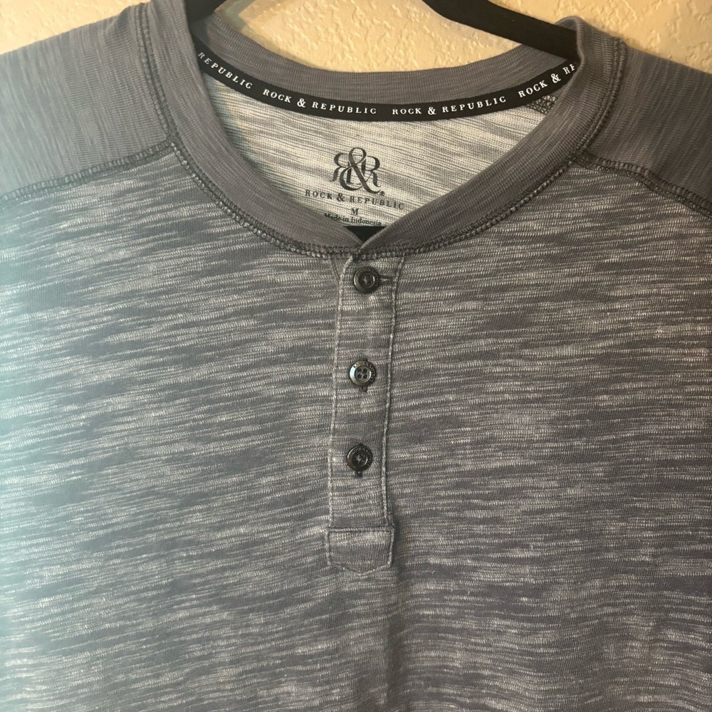 Rock & Republic Men’s Tee Medium Charcoal Gray Short Sleeves Henley Cotton/Poly - Picture 3 of 10
